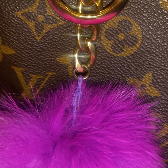 Michael Kors Magenta Pom pom fur keychain Small - Picture 3 of 5